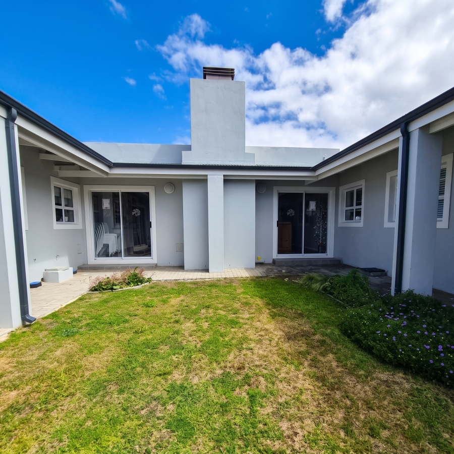 2 Bedroom Property for Sale in Struisbaai Western Cape